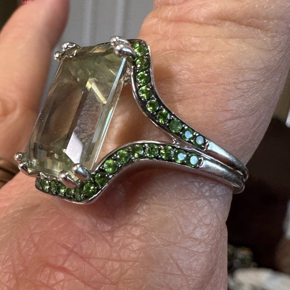 12 Carat Emerald Cut Prasiolite & Peridot Ring - Picture 4 of 17